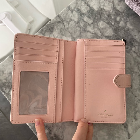 •Kate Spade• Carey Quilted Wallet - Picture 6 of 9